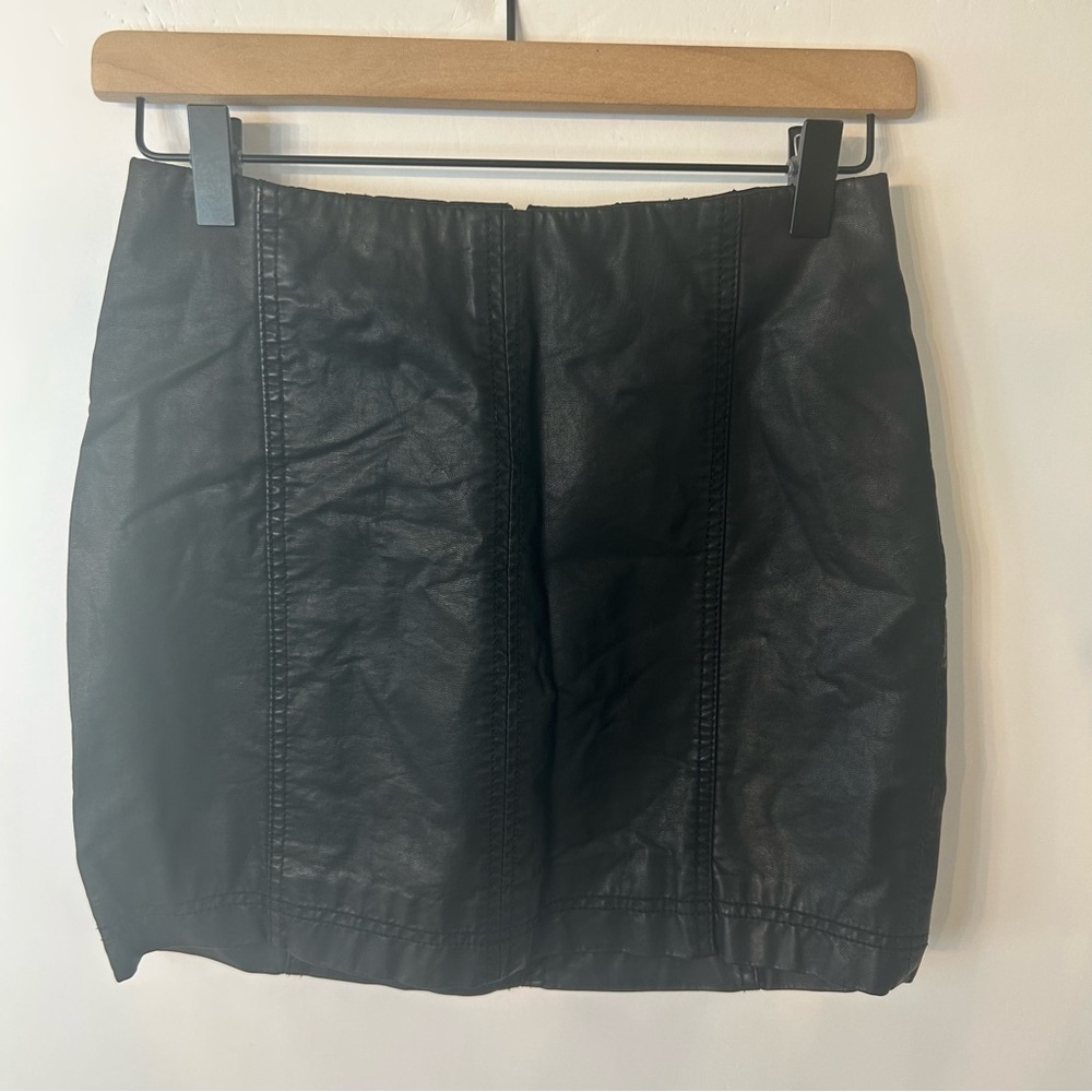 Free People Women’s Black Modern Femme Vegan Leather Mini Skirt, Size 2 - Picture 5 of 10